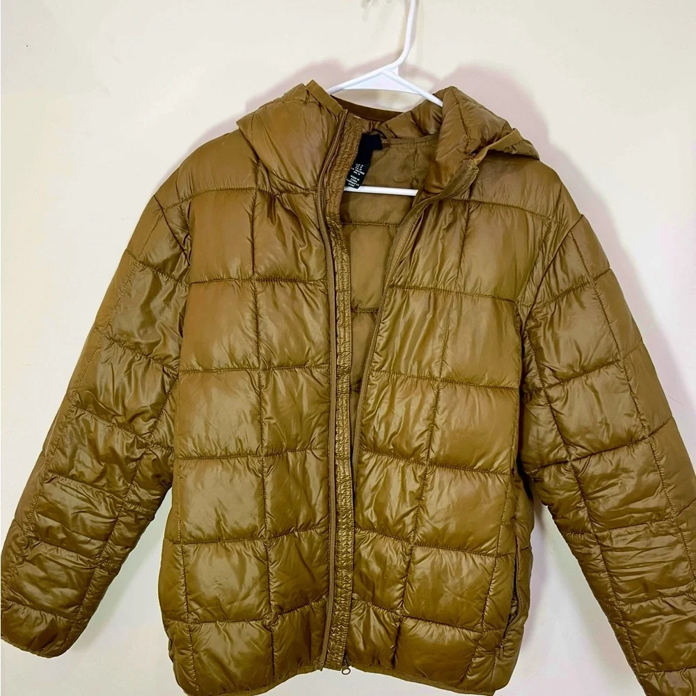 H&M Men's Metallic Gold Puffer Jacket - Picture 3 of 5
